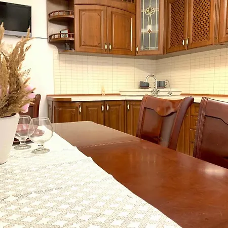 Apartamento комфотна поруч з парком.