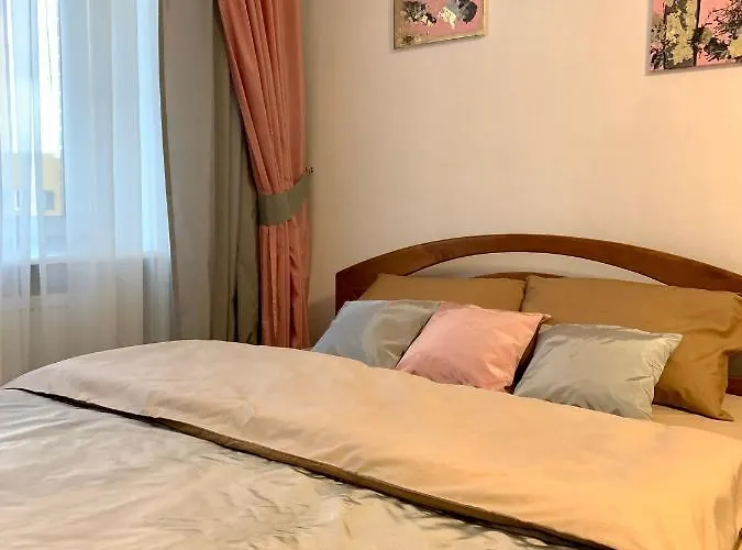 комфотна поруч з парком. Apartman