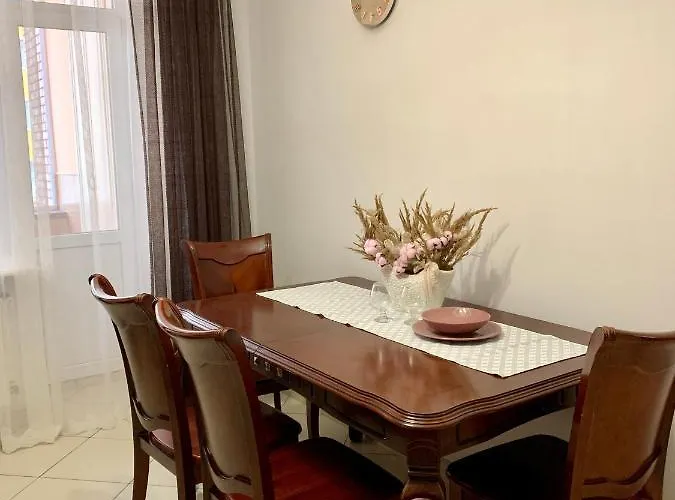 комфотна поруч з парком. Apartman Lviv